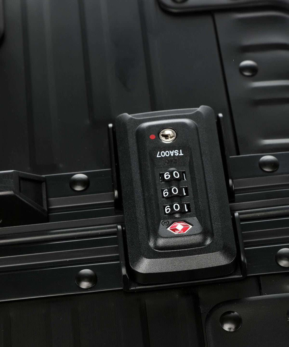 Aleon 17 Deluxe Spinner (4 wheels) onyx