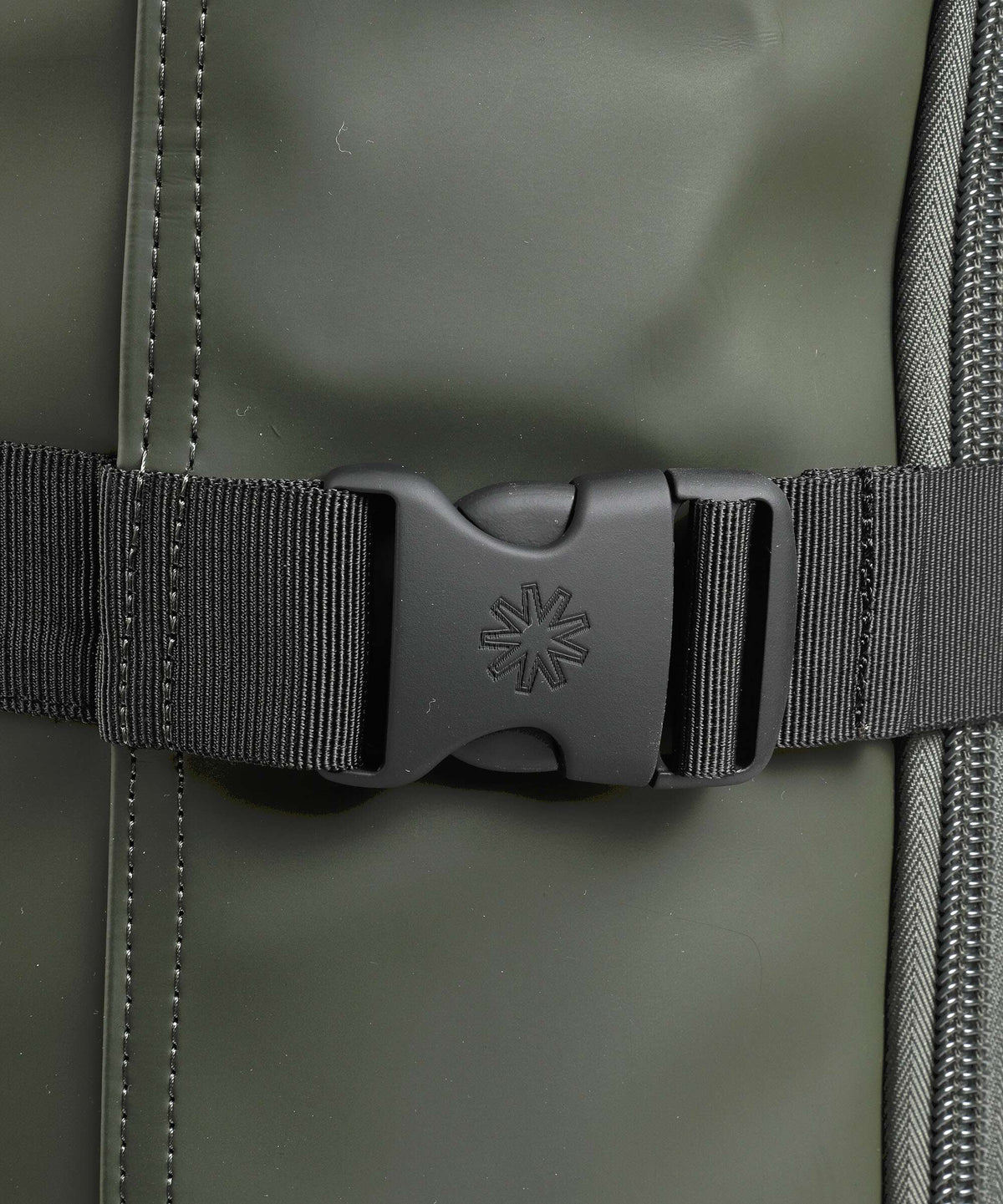 Rains Texel Travel bag with wheels green