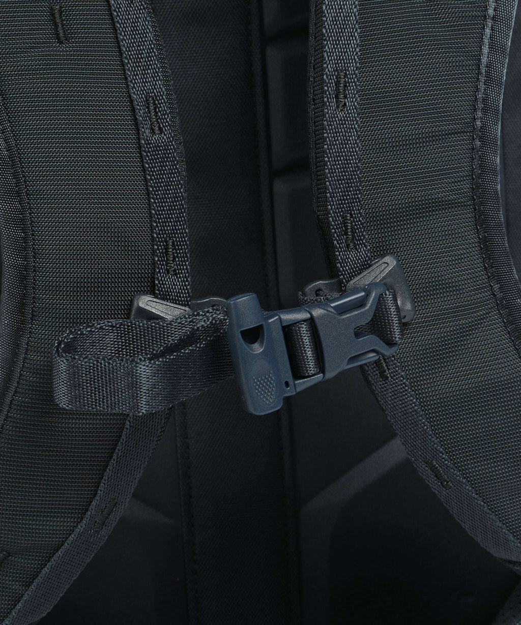 Thule Landmark 40 Travel backpack darkest blue