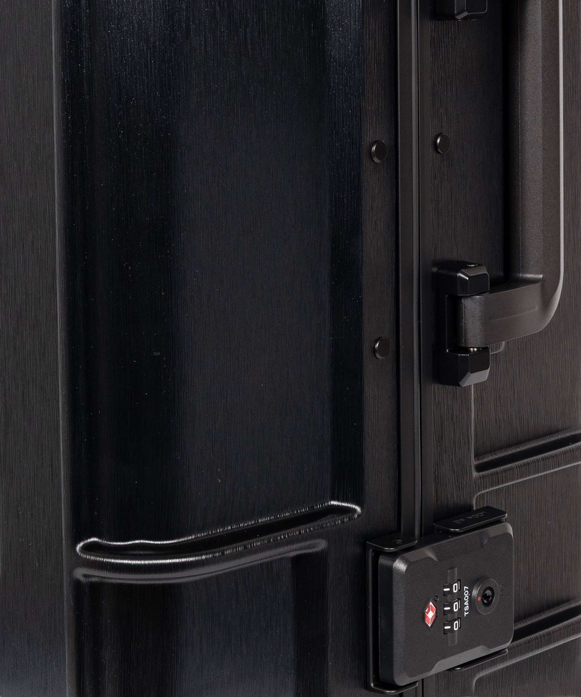 Eastpak Resist'R Case Spinner (4 wheels) brushed black