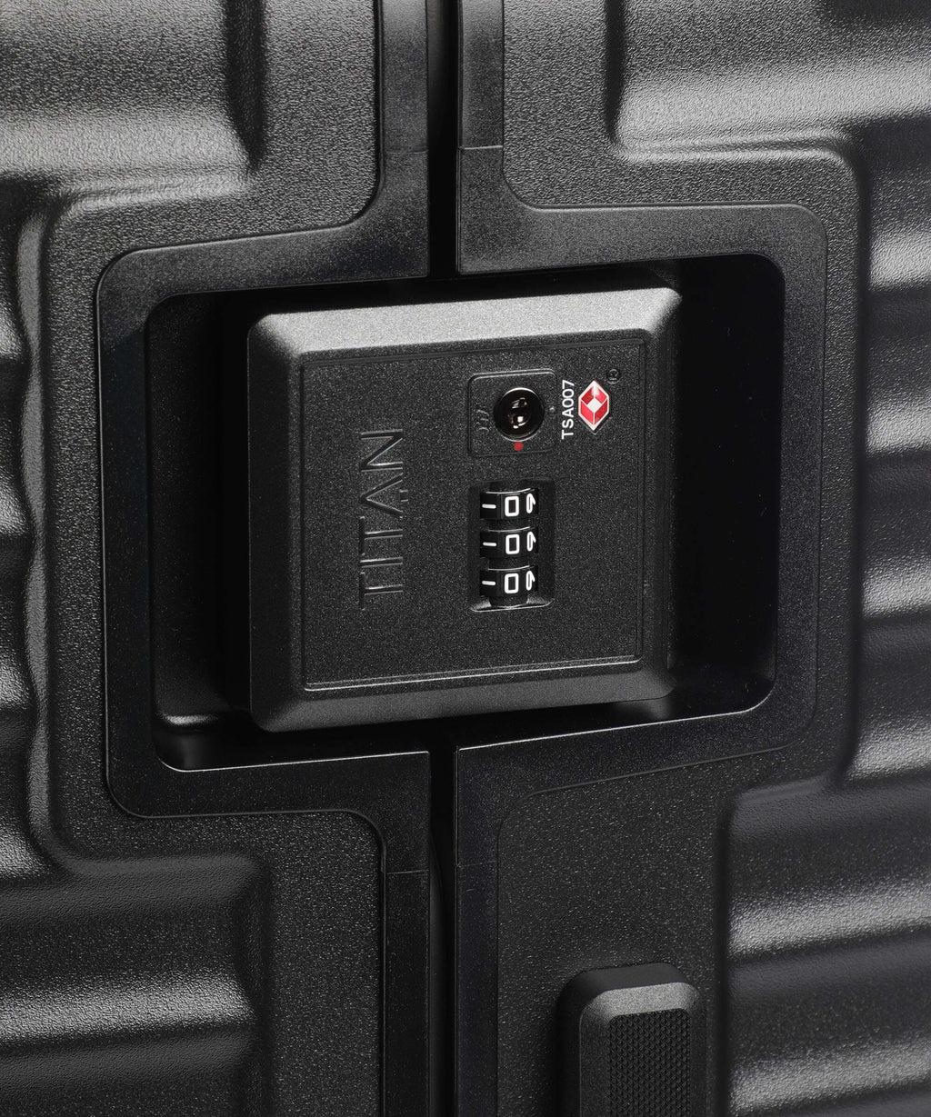 Titan Overseas Spinner (4 wheels) nightshade black