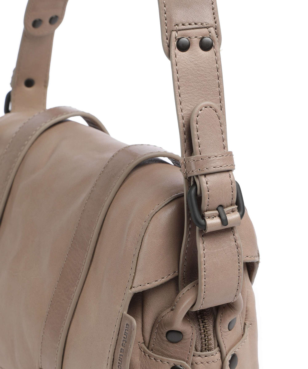 Aunts & Uncles Grandma's Luxury Club Miss Apple Pie Crossbody bag vintage khaki