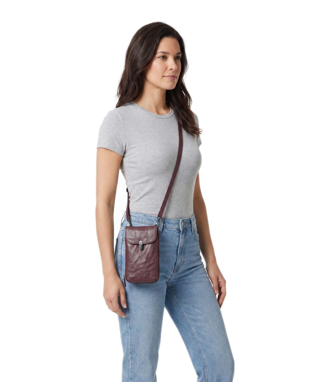 Aunts & Uncles Grandma's Luxury Club Mrs. Lemon Twist Phone bag dark cherry