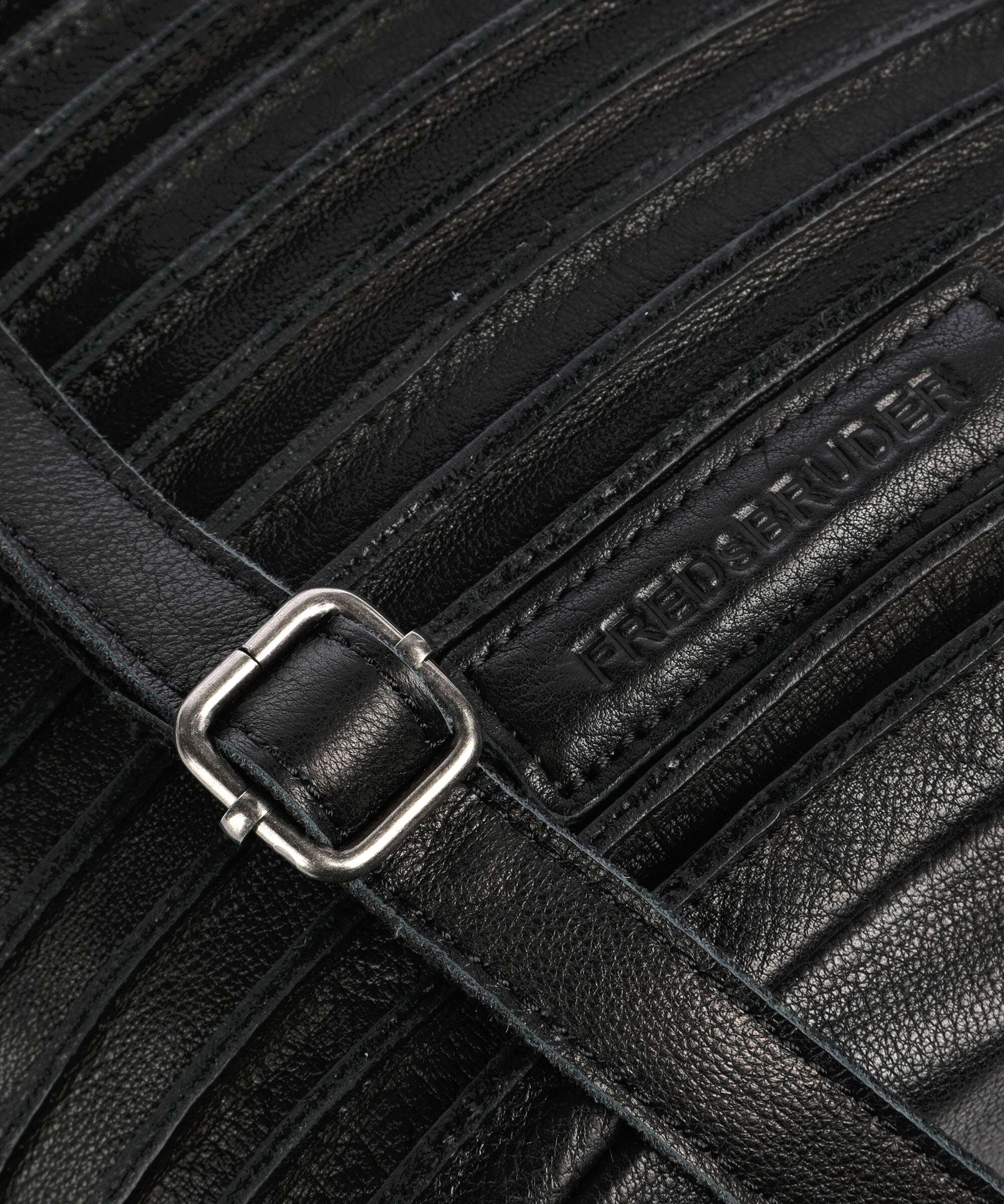 FredsBruder Riffellinchen Crossbody bag black