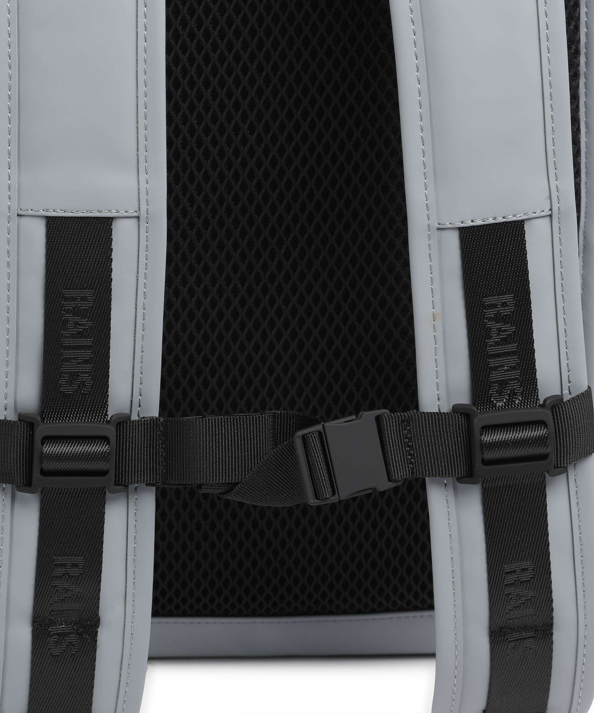 Rains Trail Mountaineer Backpack pool