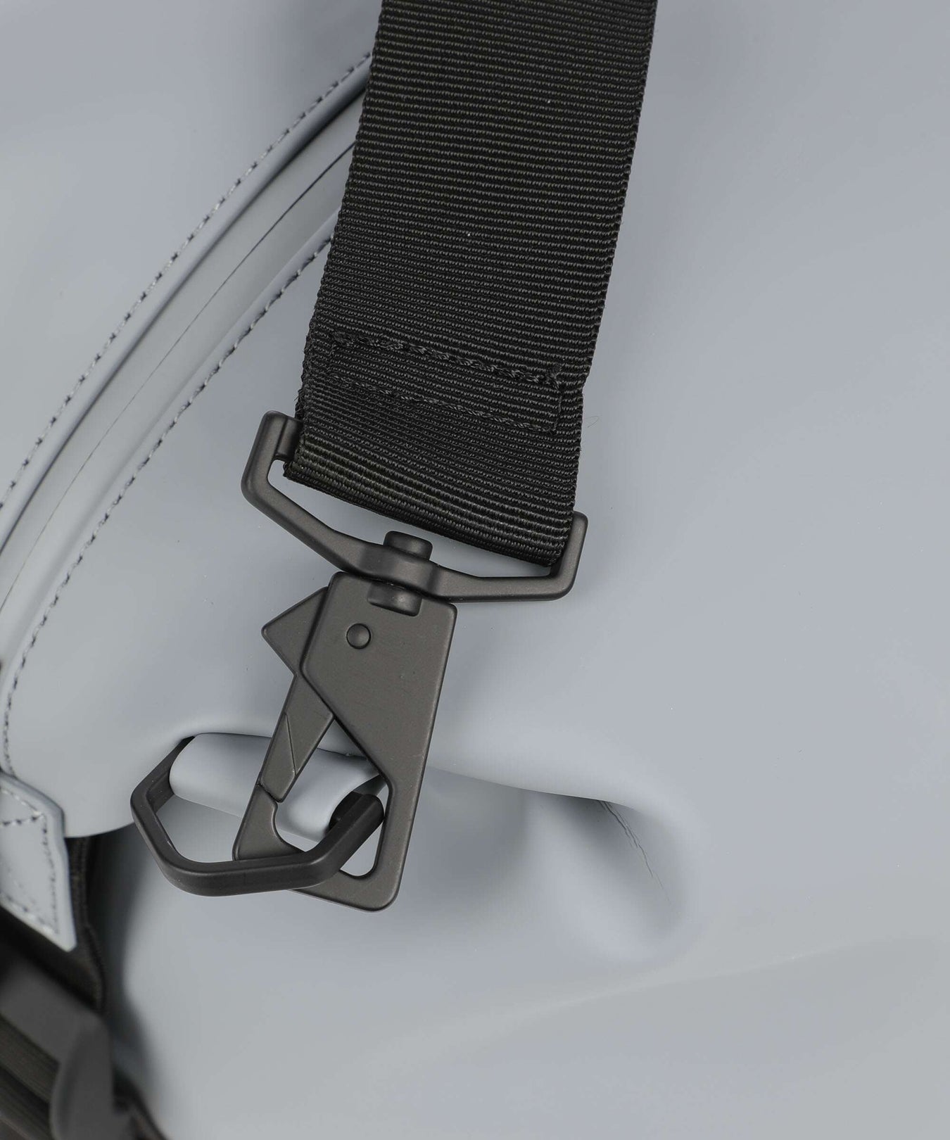 Rains Hilo Weekend bag pool