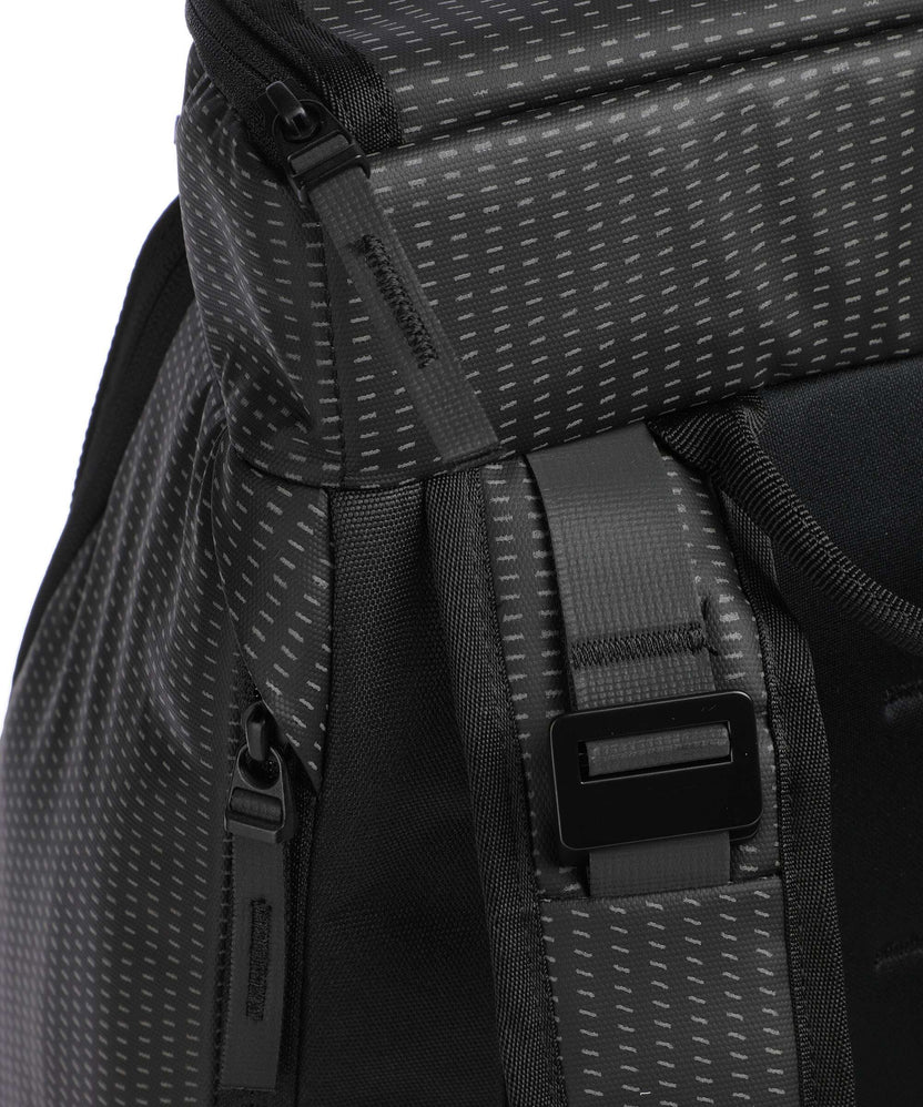 Db Hugger 25L Backpack reflective black
