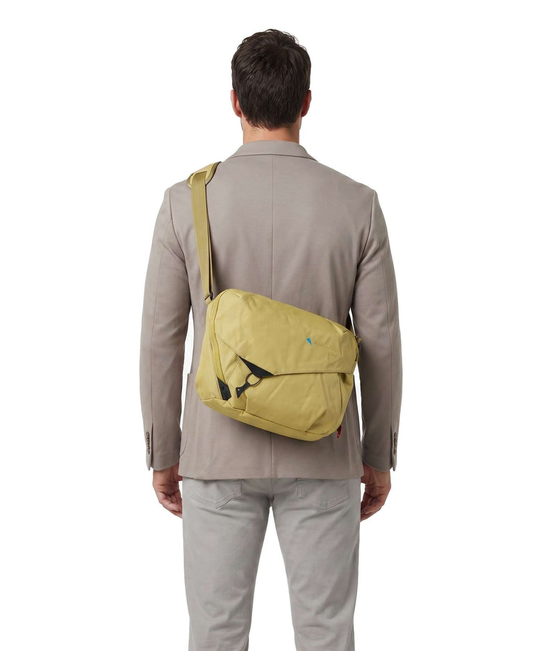 Klättermusen Gaut Briefcase dark straw