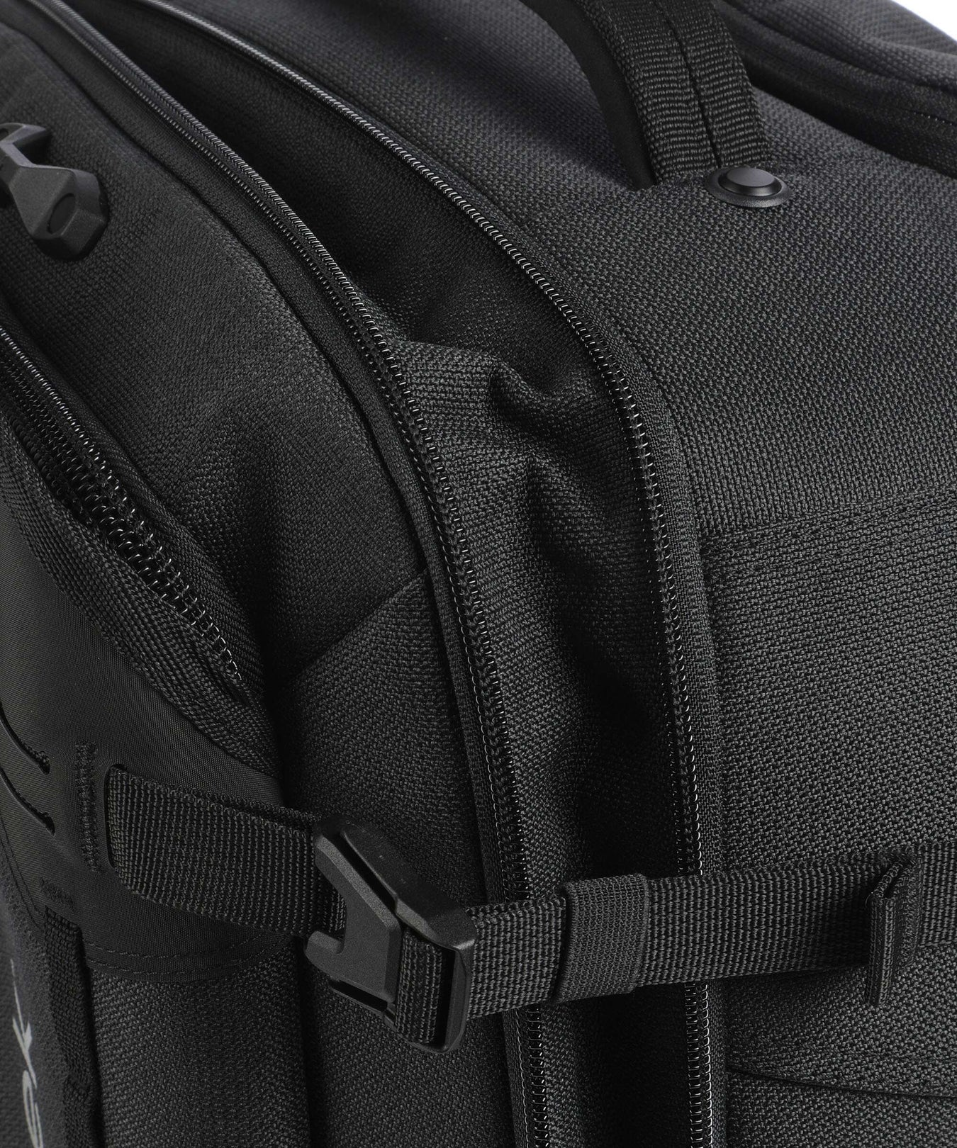 Eagle Creek Gear Warrior Carry On Spinner (4 wheels) black