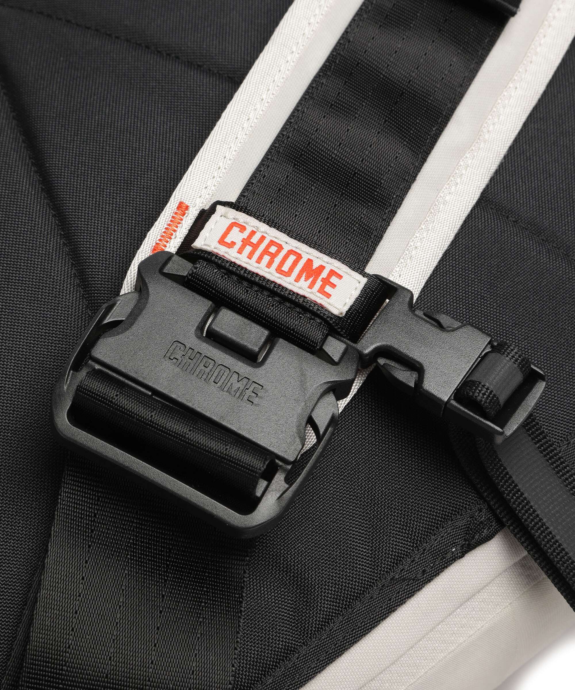Chrome Kadet Max WP Messenger bag future white