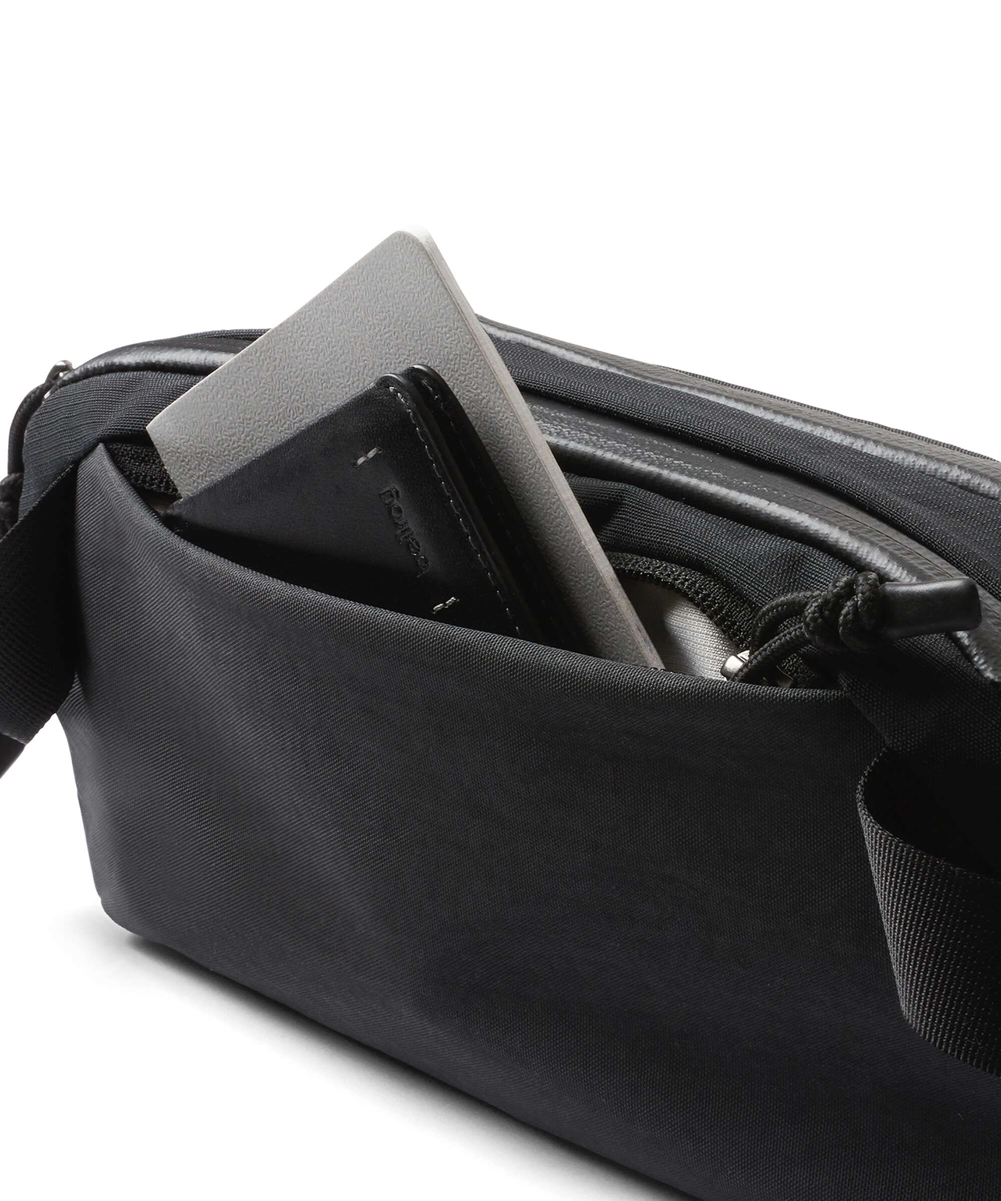 Bellroy Venture 2.5L Ready Fanny pack black