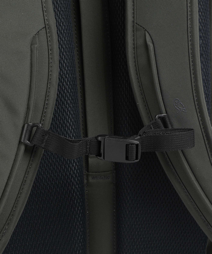 Bellroy Transit 28L Pro Backpack olive