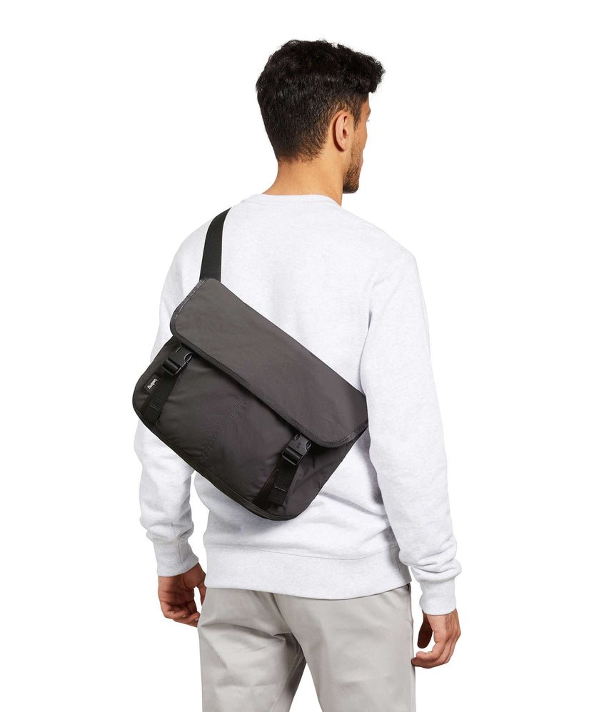 Bellroy Cinch 12L Messenger bag charcoal