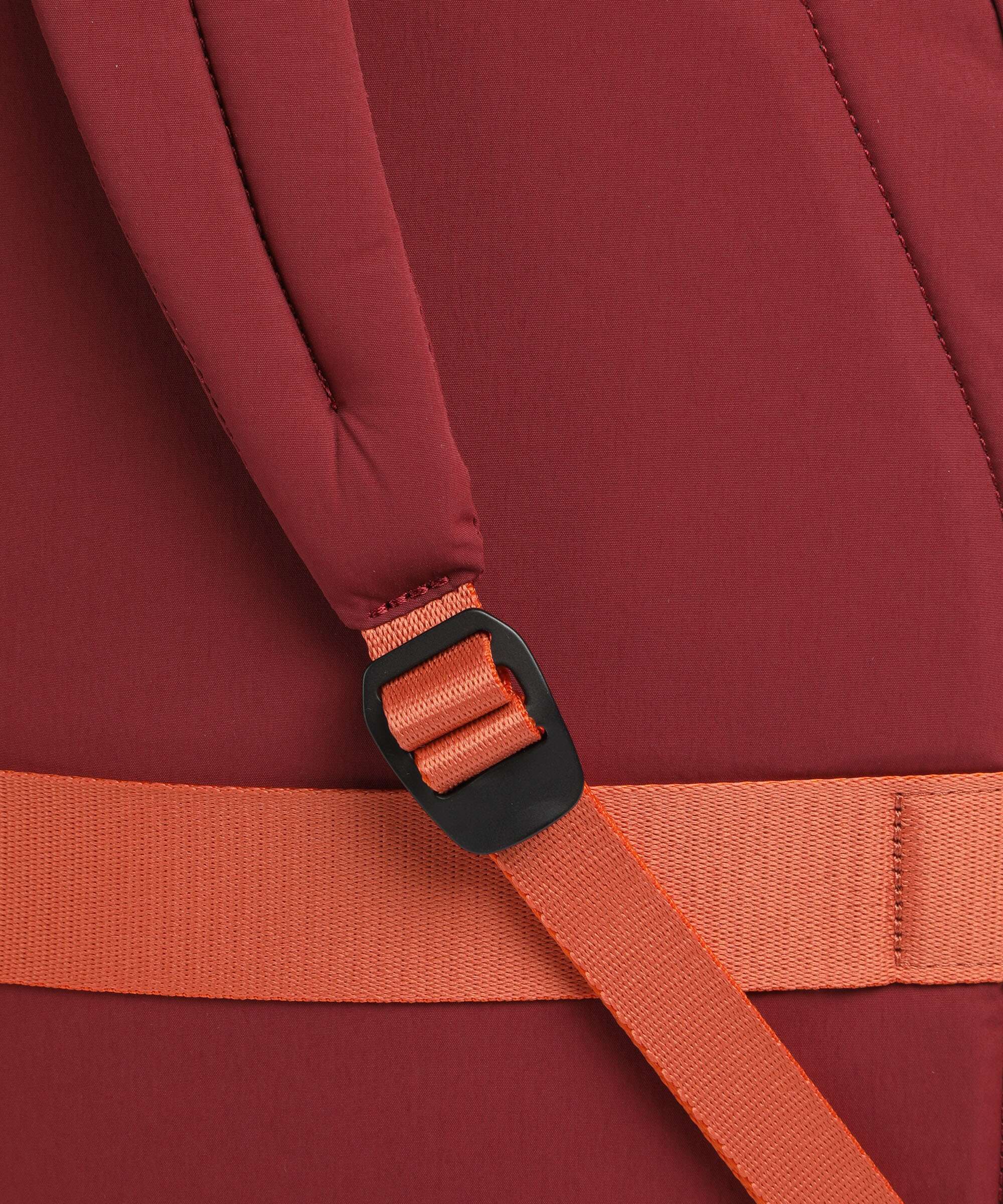 Bellroy Cinch Backpack crimson